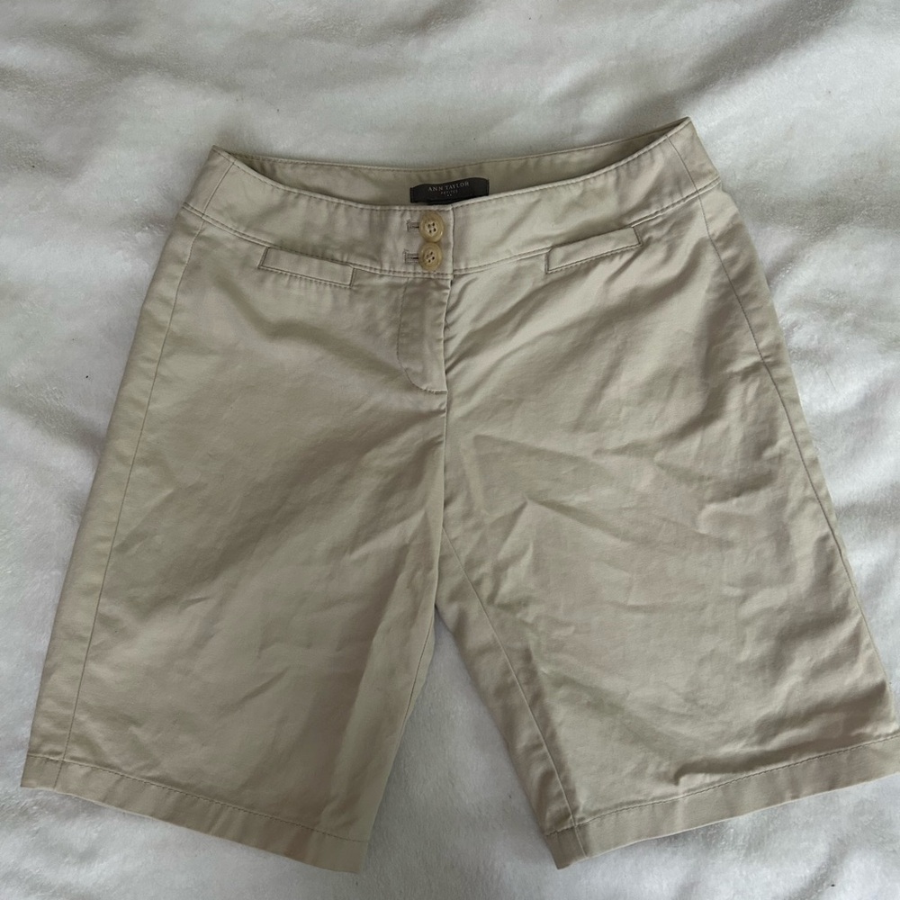 Ann Taylor Petites Signature Fit Beige Women's Bermuda Shorts Size 0P